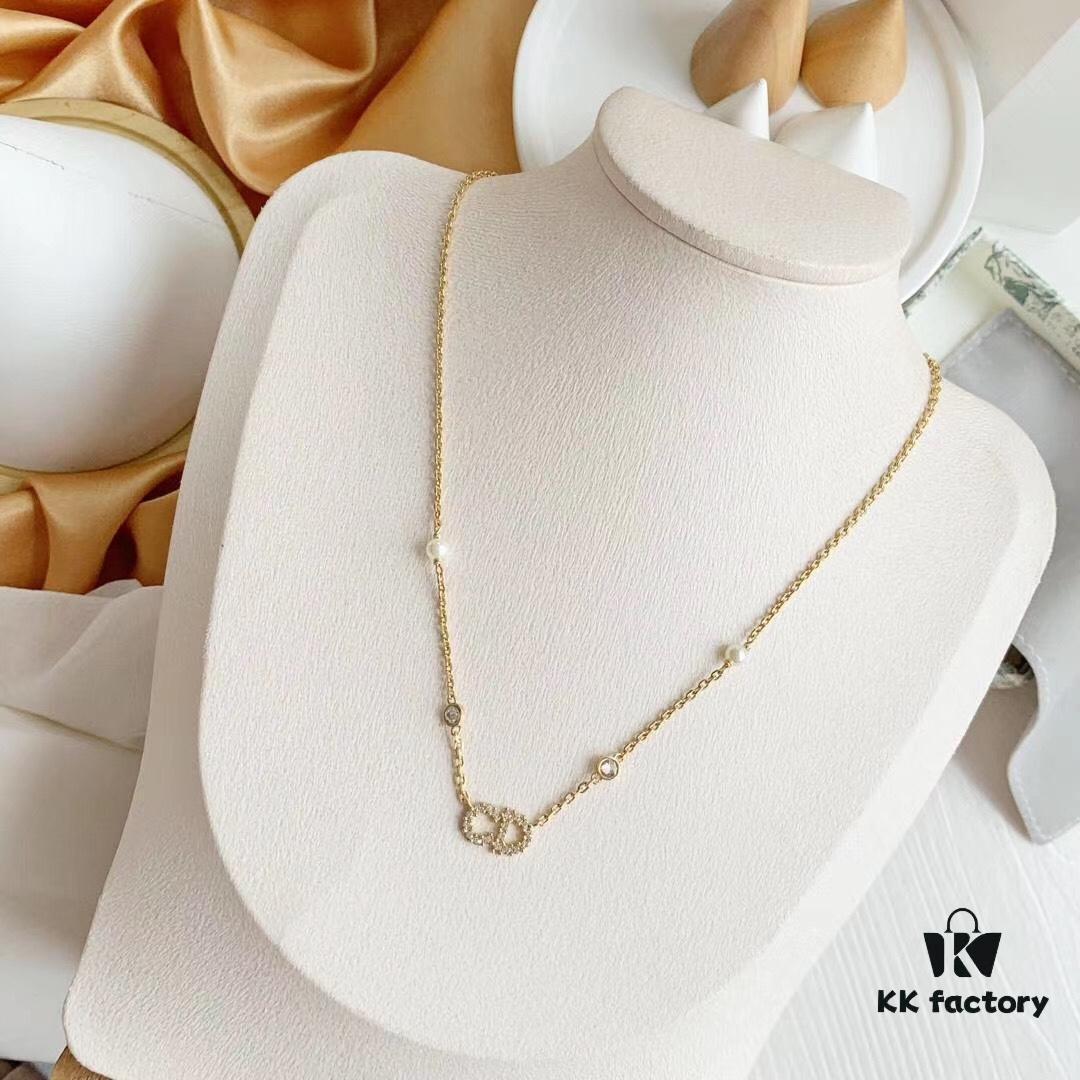 Exquisitely Beautiful Rhinestone CD Necklace – Classic, Simple and Fresh Design from the CD Series, Perfect for the Current Season