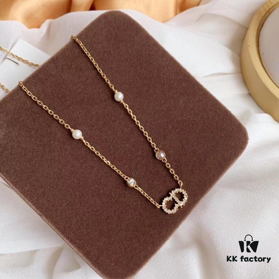 Exquisitely Beautiful Rhinestone CD Necklace – Classic, Simple and Fresh Design from the CD Series, Perfect for the Current Season