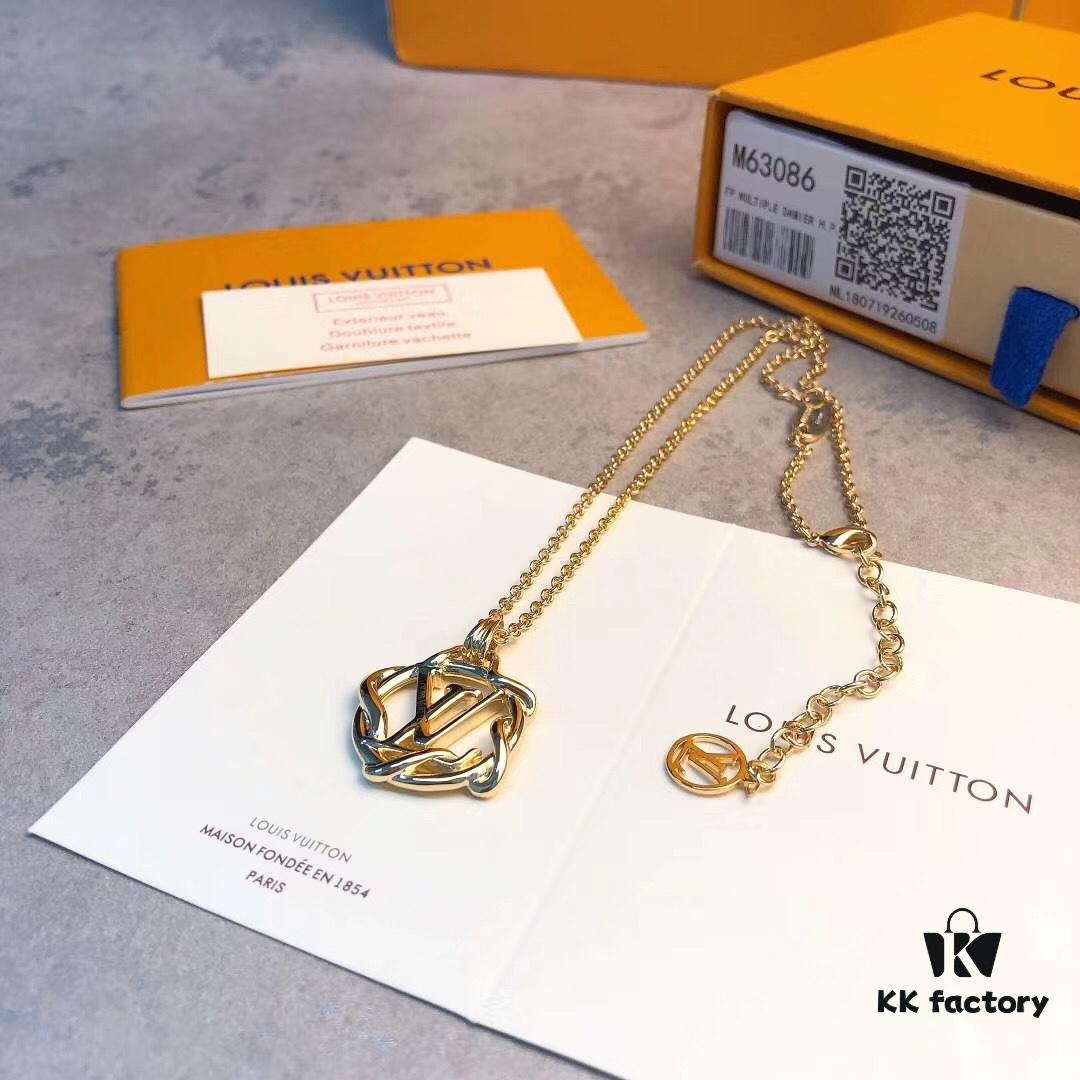 LV Circle Pendant Suspends Gracefully Within Interwoven Lines of the Exquisitely Crafted Metal Chain, Infusing the Garden Louise Long Necklace with Artistic Elegance