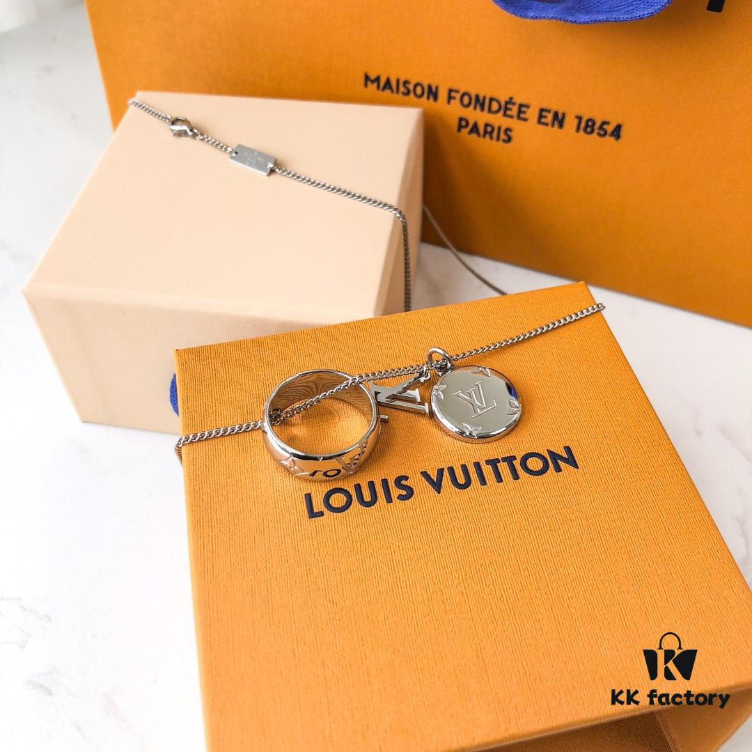 Exclusive In-Stock! Authentic Louis Vuitton New Monogram Pendant Necklace