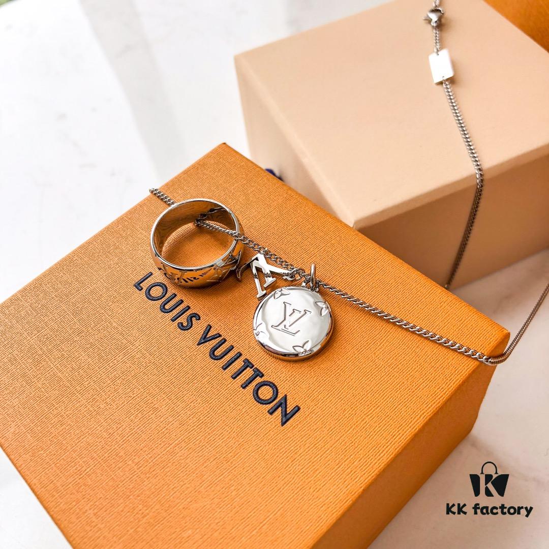 Exclusive In-Stock! Authentic Louis Vuitton New Monogram Pendant Necklace