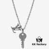 LV Necklace New Arrival 😍 This new L&V Letter Necklace features a key pendant, evoking the brand's long-standing trunk-making heritage and its legendary indestructible locks. In addition to the pendant, the necklace includes an L&V letter charm, both suspended from an elegant chain. The key blade is set with three sparkling diamonds, adding a brilliant and dazzling allure.