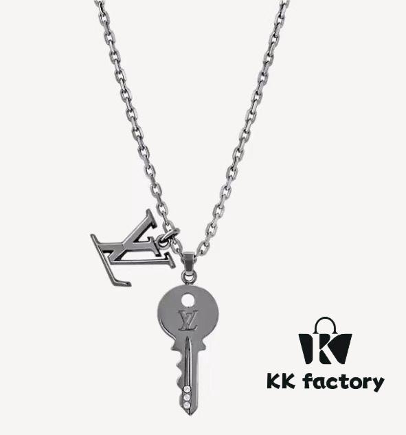 LV Necklace New Arrival 😍 This new L&V Letter Necklace features a key pendant, evoking the brand's long-standing trunk-making heritage and its legendary indestructible locks. In addition to the pendant, the necklace includes an L&V letter charm, both suspended from an elegant chain. The key blade is set with three sparkling diamonds, adding a brilliant and dazzling allure.