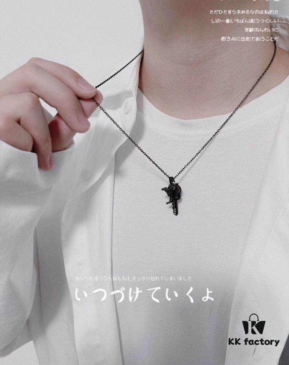 LV Necklace New Arrival 😍 This new L&V Letter Necklace features a key pendant, evoking the brand's long-standing trunk-making heritage and its legendary indestructible locks. In addition to the pendant, the necklace includes an L&V letter charm, both suspended from an elegant chain. The key blade is set with three sparkling diamonds, adding a brilliant and dazzling allure.