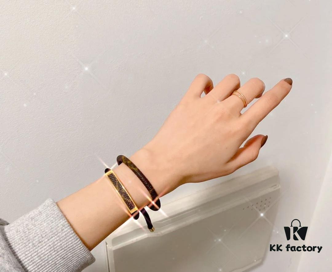 Louis Vuitton CONFIDENTIAL Unisex Monogram Long Buckle Leather Rope Bracelet (High-End Proxy Version, Comparable to Authentic)