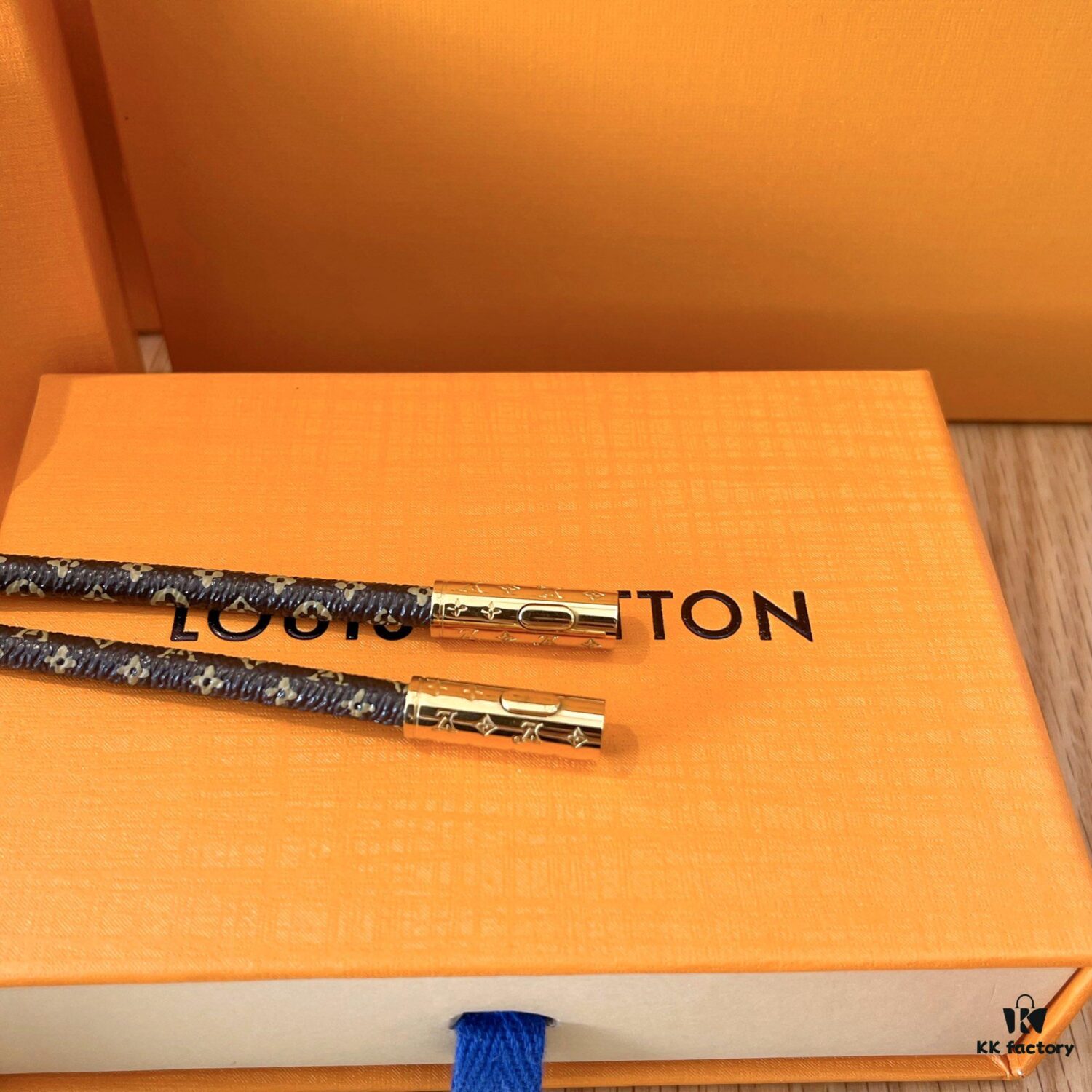 Louis Vuitton CONFIDENTIAL Unisex Monogram Long Buckle Leather Rope Bracelet (High-End Proxy Version, Comparable to Authentic)