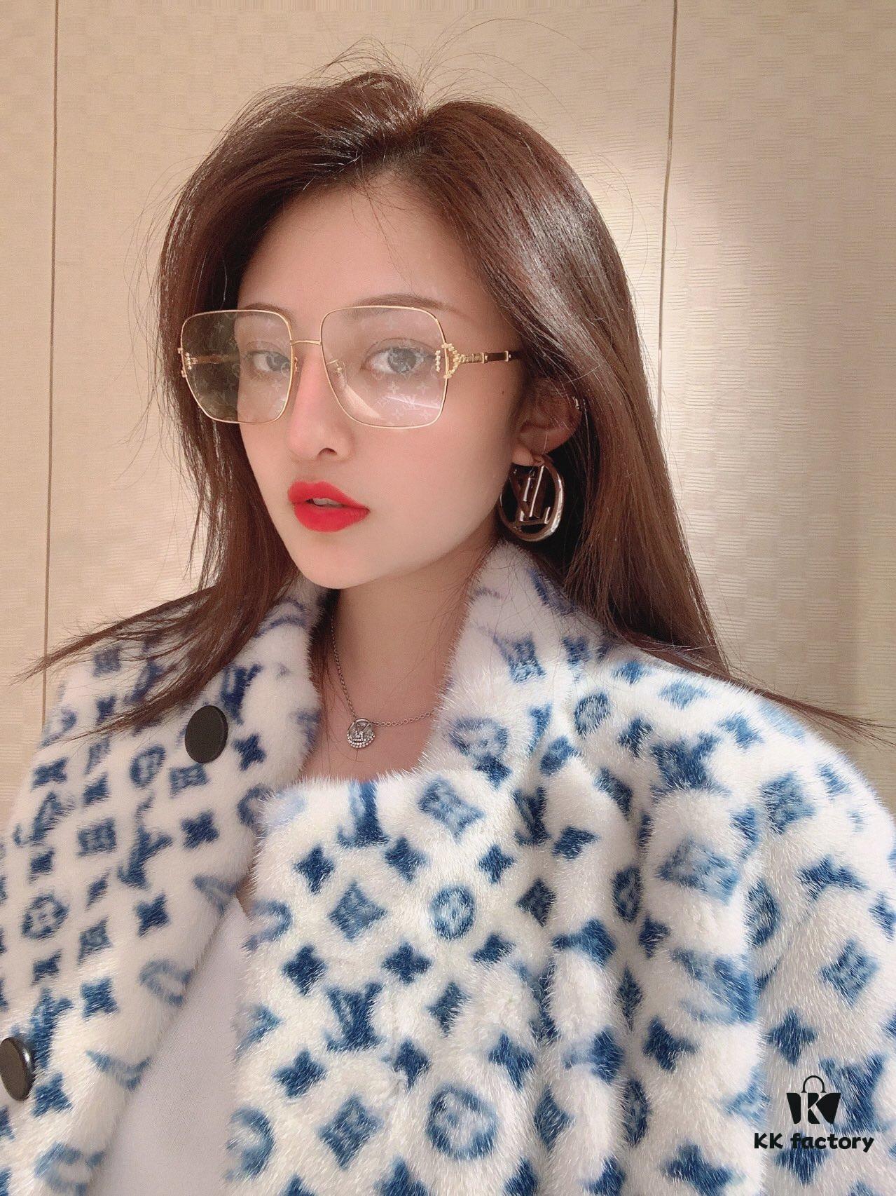 Lvjia Newest Necklace - ZP Brass with Swarovski Crystal, Stylish and Versatile