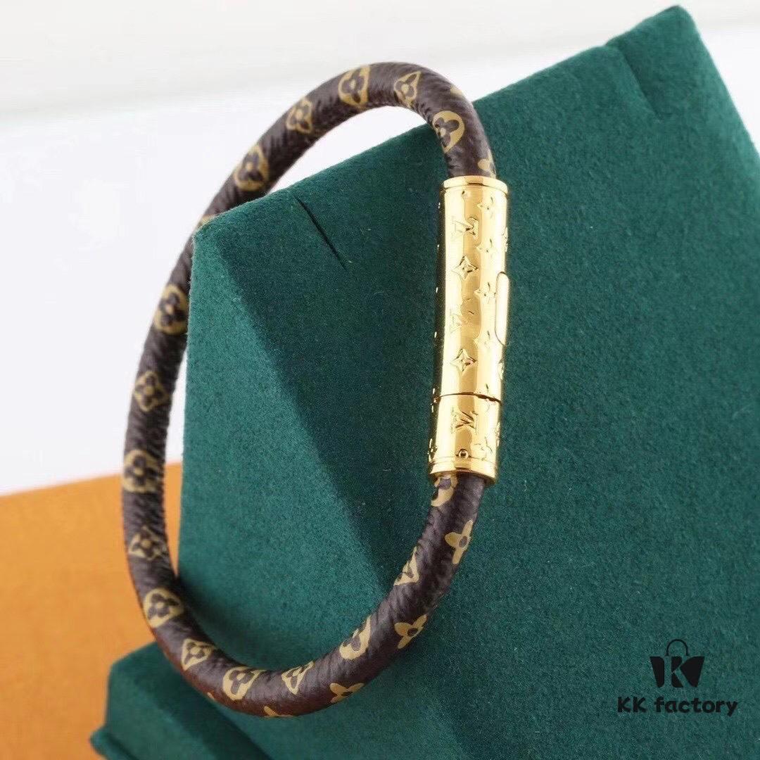 LV New Plaid Leather Bracelet in Gold, Exuding Elegance with Unique Design, Bestseller Matching Buckle Strap, Ideal for Couples