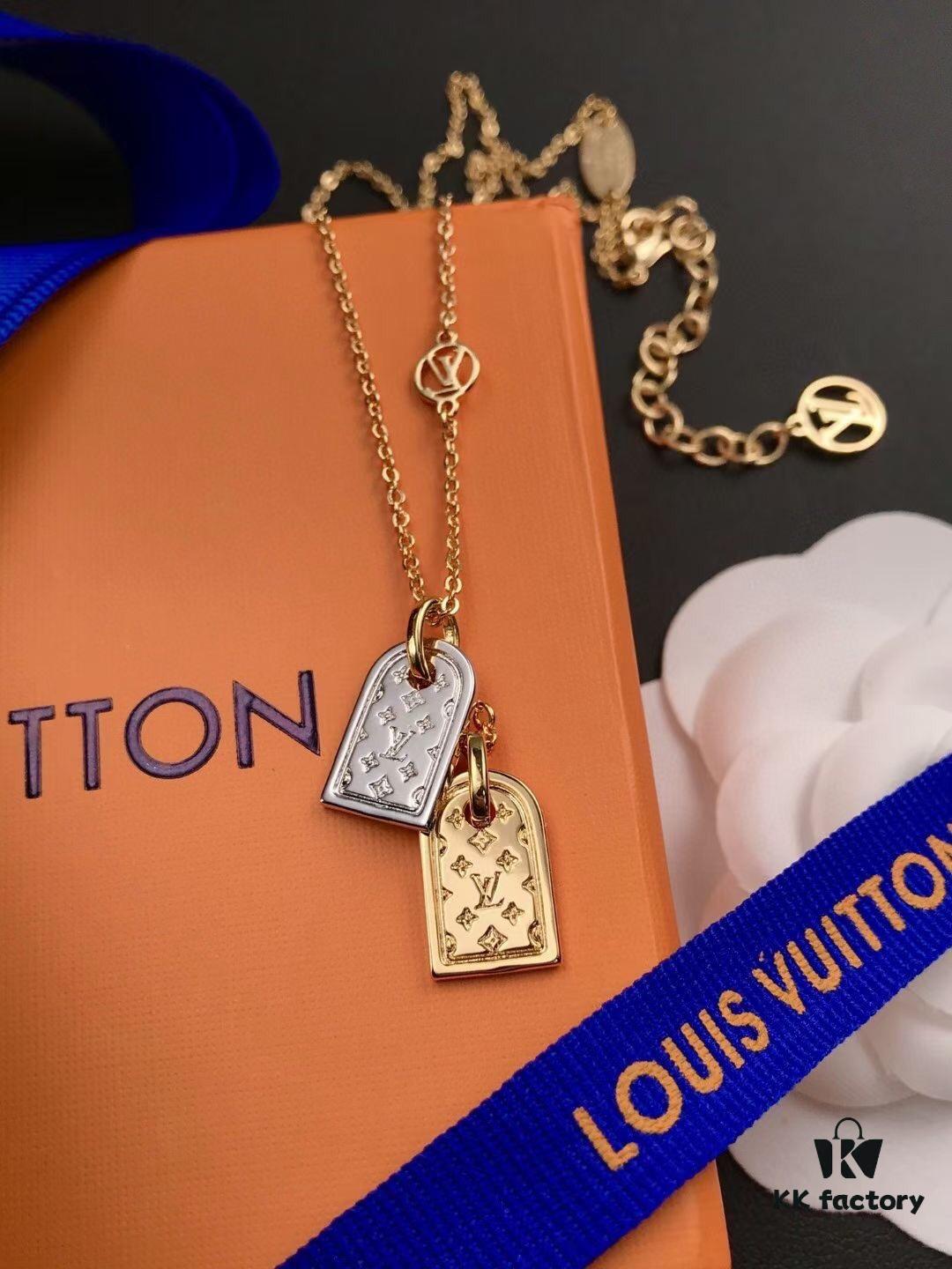 LV Nanogram Pendant Necklace, Recommended by Influencers! Two-Tone Mini Pendant with Beaded Chain, Featuring LV Logo and Monogram Pattern, Asymmetric Layered Design, Elegant and Stylish, Reversible Wear, Perfect as a Necklace or Collarbone Chain, Ideal for Layering