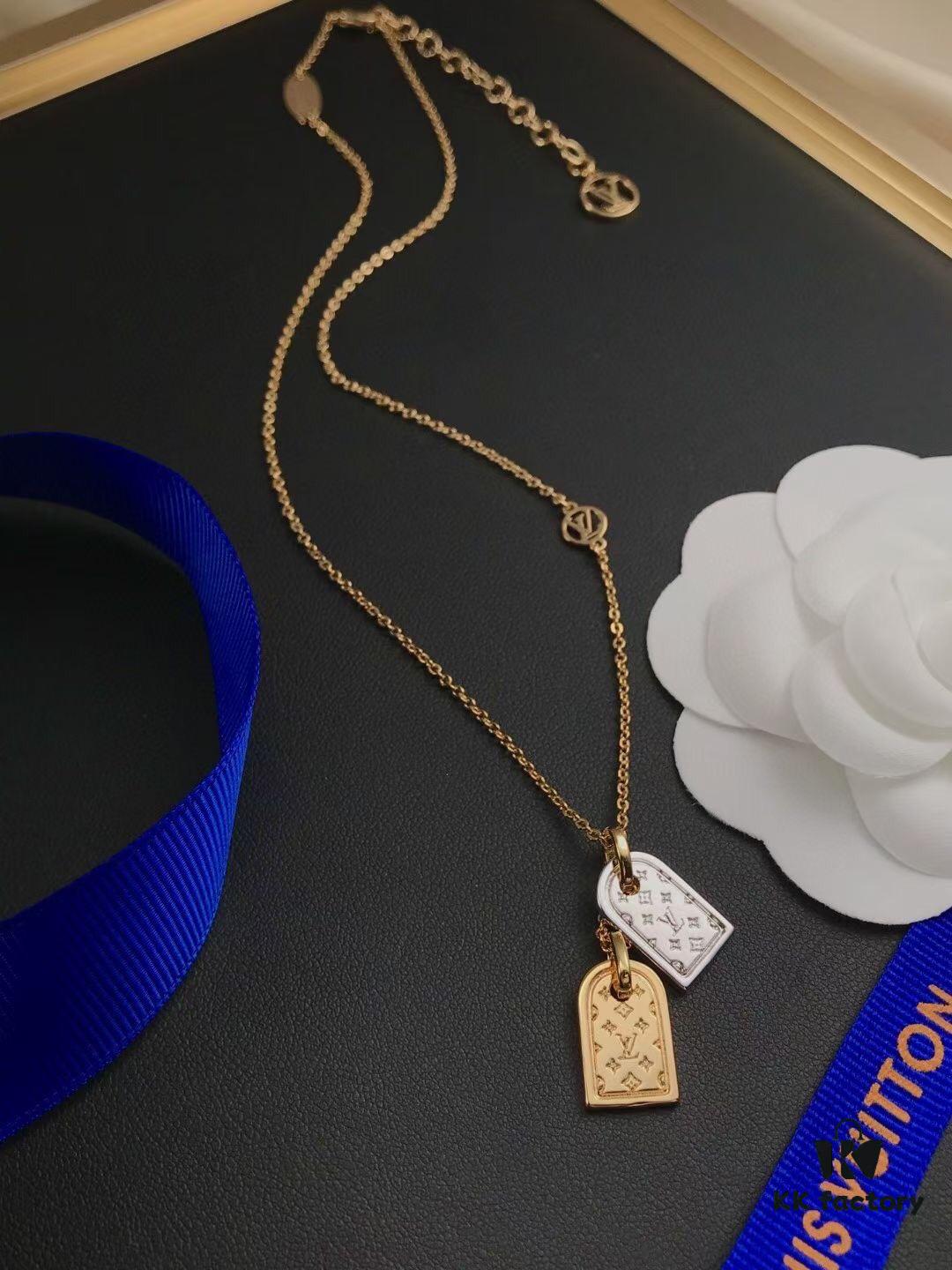 LV Nanogram Pendant Necklace, Recommended by Influencers! Two-Tone Mini Pendant with Beaded Chain, Featuring LV Logo and Monogram Pattern, Asymmetric Layered Design, Elegant and Stylish, Reversible Wear, Perfect as a Necklace or Collarbone Chain, Ideal for Layering