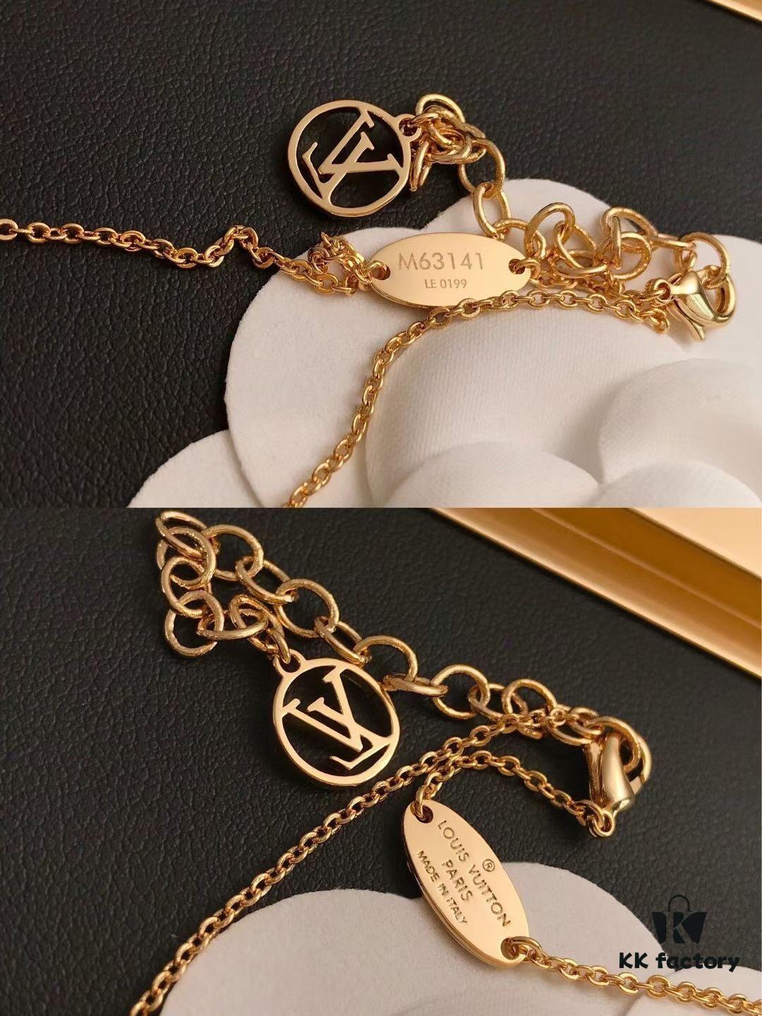 LV Nanogram Pendant Necklace, Recommended by Influencers! Two-Tone Mini Pendant with Beaded Chain, Featuring LV Logo and Monogram Pattern, Asymmetric Layered Design, Elegant and Stylish, Reversible Wear, Perfect as a Necklace or Collarbone Chain, Ideal for Layering