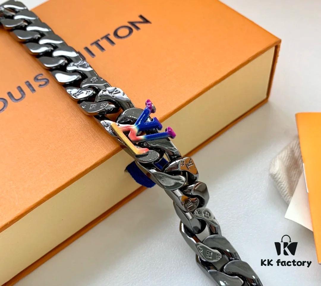 Recommended are LV's currently popular bracelets and necklaces