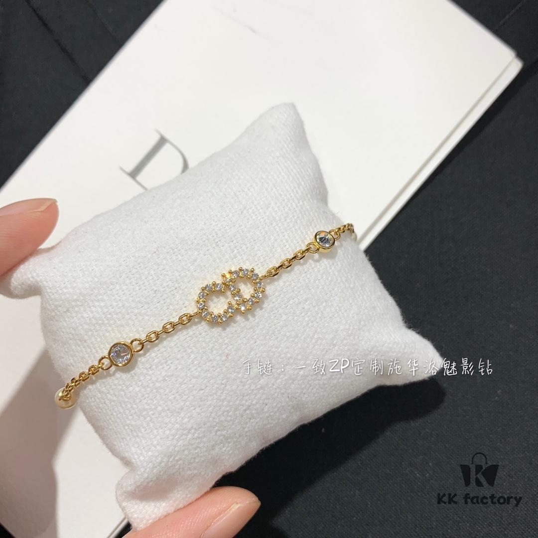 Dlor CD Necklace and Bracelet – Oh my gosh, this is literally the fairy herself! So incredibly beautiful with an ethereal charm when worn. Adorned entirely with Swarovski Silver Shadow crystals, the color is not white diamond; our craftsmanship truly follows the ZP style. Every detail is exquisite—dear fairies, take your time to appreciate and compare, and you'll realize how amazing Mumu's collection is. Try to spot the differences—it’s just that ZP looks a bit older 😂😂 We’re seriously saving you so much money [clever][clever]