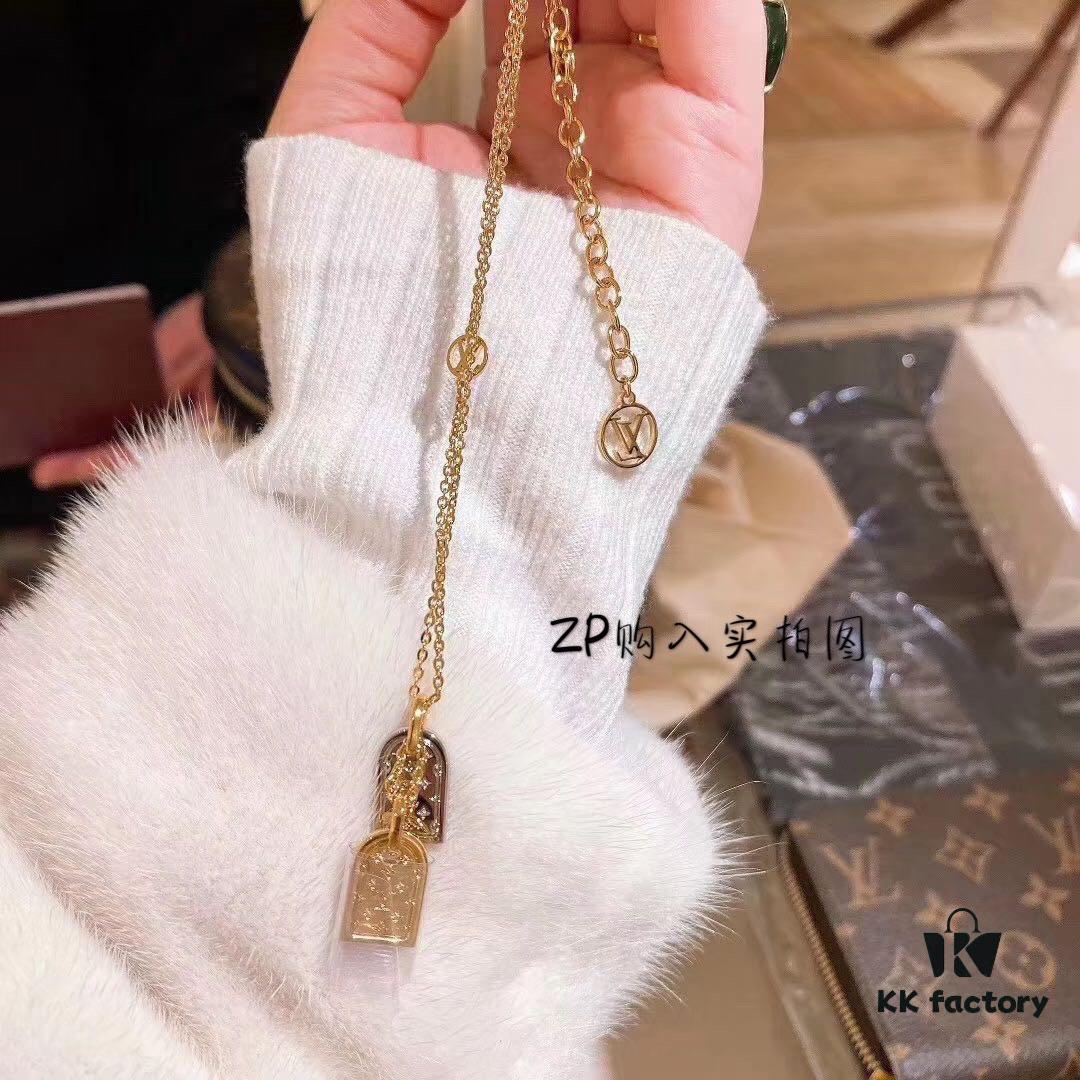 Z, OMG, Absolutely Gorgeous, LV's Most Beautiful Necklace, Stunning Look When Worn, Breathtakingly Beautiful, Examine the Detail Photos Carefully, Our Mass Production Is Unmatched in the Entire Market, Every Detail Matches ZP Exactly, 18K Gold Plated Brass Like ZP, Electroplated with a Full 5 Layers of Thick Gold for Maximum Color Retention
