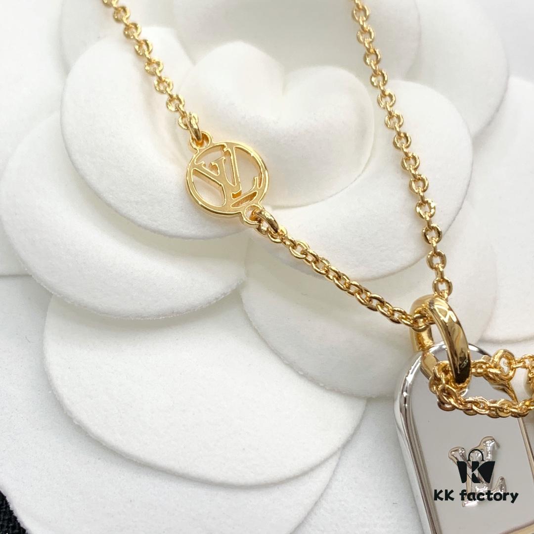 Z, OMG, Absolutely Gorgeous, LV's Most Beautiful Necklace, Stunning Look When Worn, Breathtakingly Beautiful, Examine the Detail Photos Carefully, Our Mass Production Is Unmatched in the Entire Market, Every Detail Matches ZP Exactly, 18K Gold Plated Brass Like ZP, Electroplated with a Full 5 Layers of Thick Gold for Maximum Color Retention