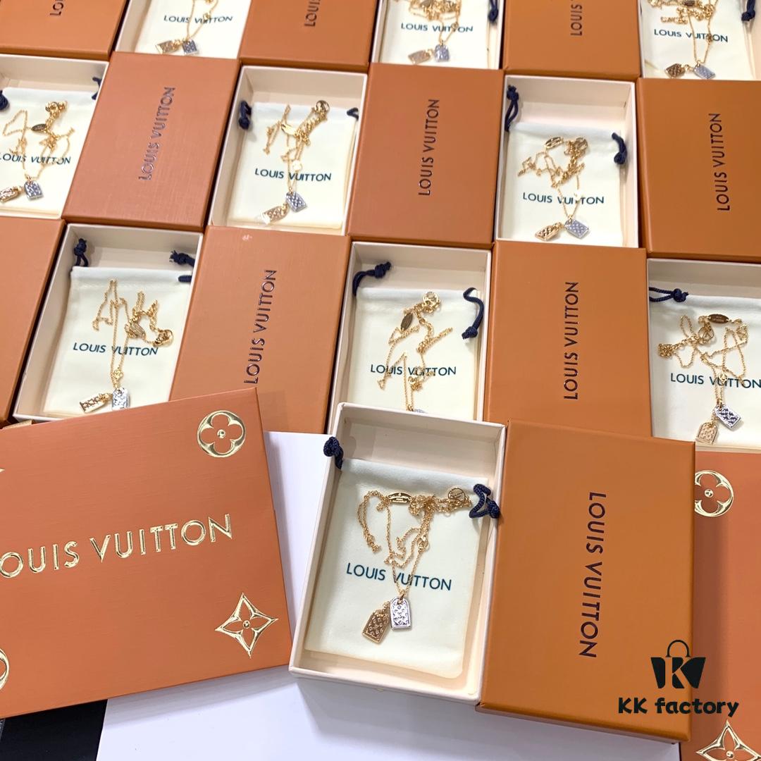 Z, OMG, Absolutely Gorgeous, LV's Most Beautiful Necklace, Stunning Look When Worn, Breathtakingly Beautiful, Examine the Detail Photos Carefully, Our Mass Production Is Unmatched in the Entire Market, Every Detail Matches ZP Exactly, 18K Gold Plated Brass Like ZP, Electroplated with a Full 5 Layers of Thick Gold for Maximum Color Retention