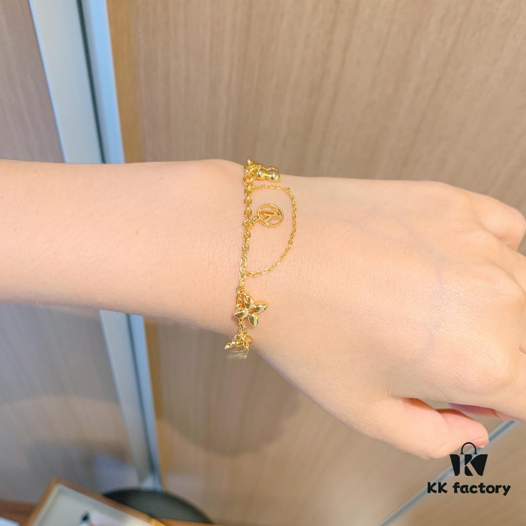 Lv Floral Bracelet – So Beautiful!