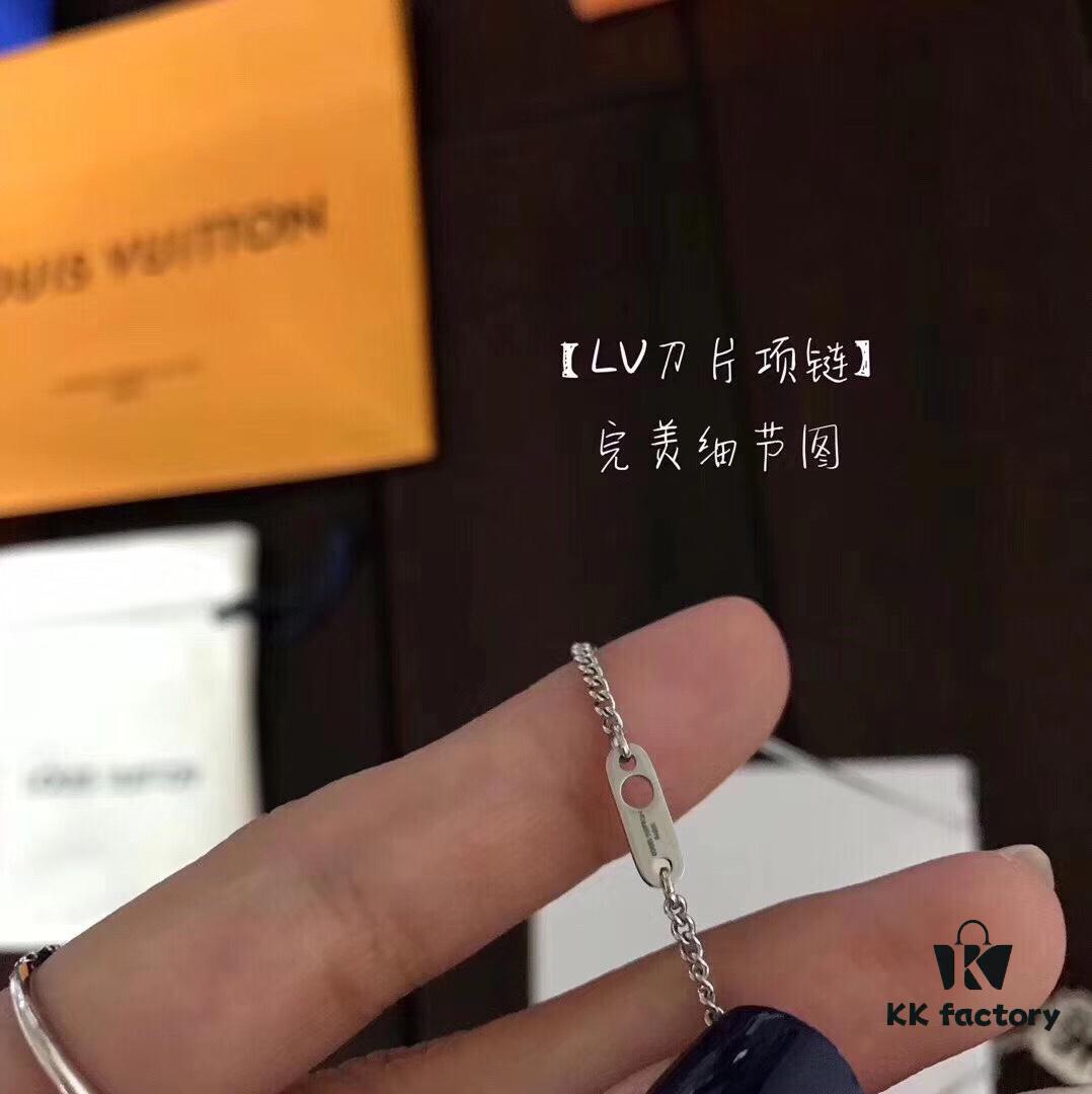 Exclusive In-Stock! New LV-Style Engraved Pendant Necklace – Fashionable Unisex Chain, Adjustable Length, 'Key of Love' Design, Couples' Jewelry with Full Gift Packaging
