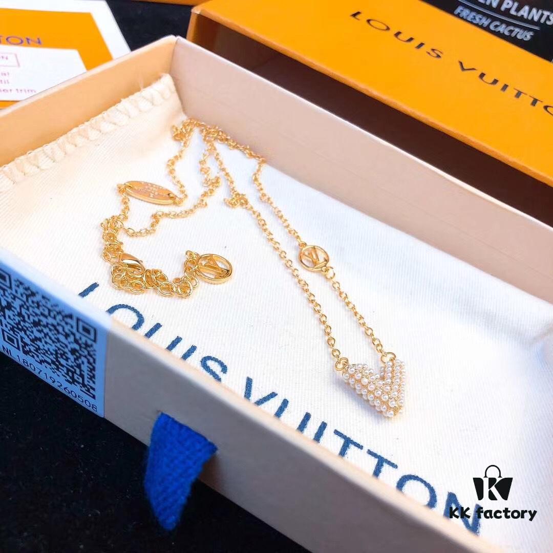 LV Pearl Necklace Counter Exclusive, Limited Edition, Heavy Gold Plating, Elegant and Sophisticated, Versatile Design