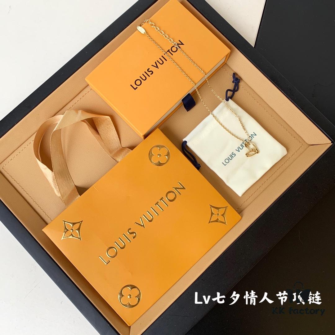 L Valentine's Day Heart Necklace