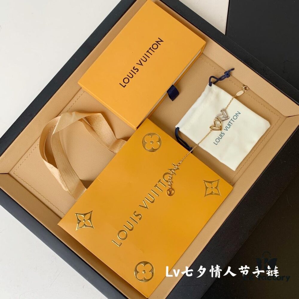 L Valentine's Day Limited Edition Heart Bracelet