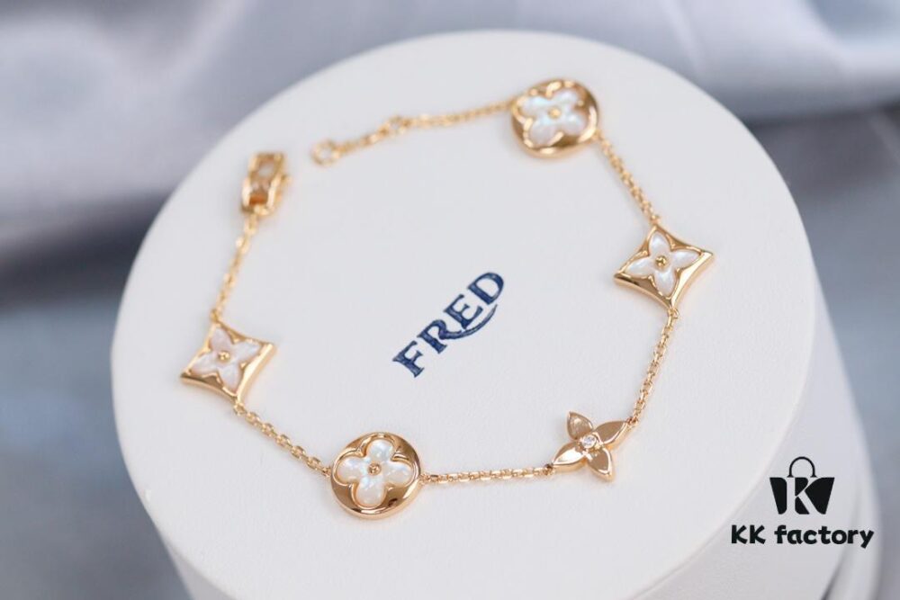 LV Louis Vuitton Five-Flower Bracelet in V Gold, Never Fades