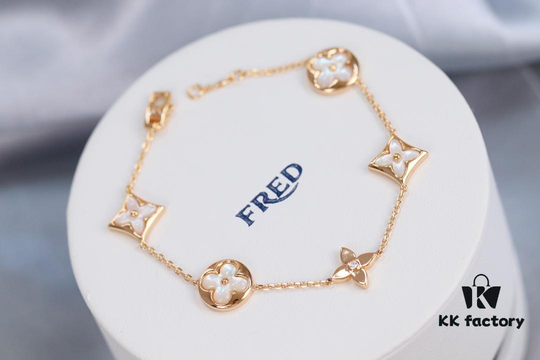 LV Louis Vuitton Five-Flower Bracelet in V Gold, Never Fades