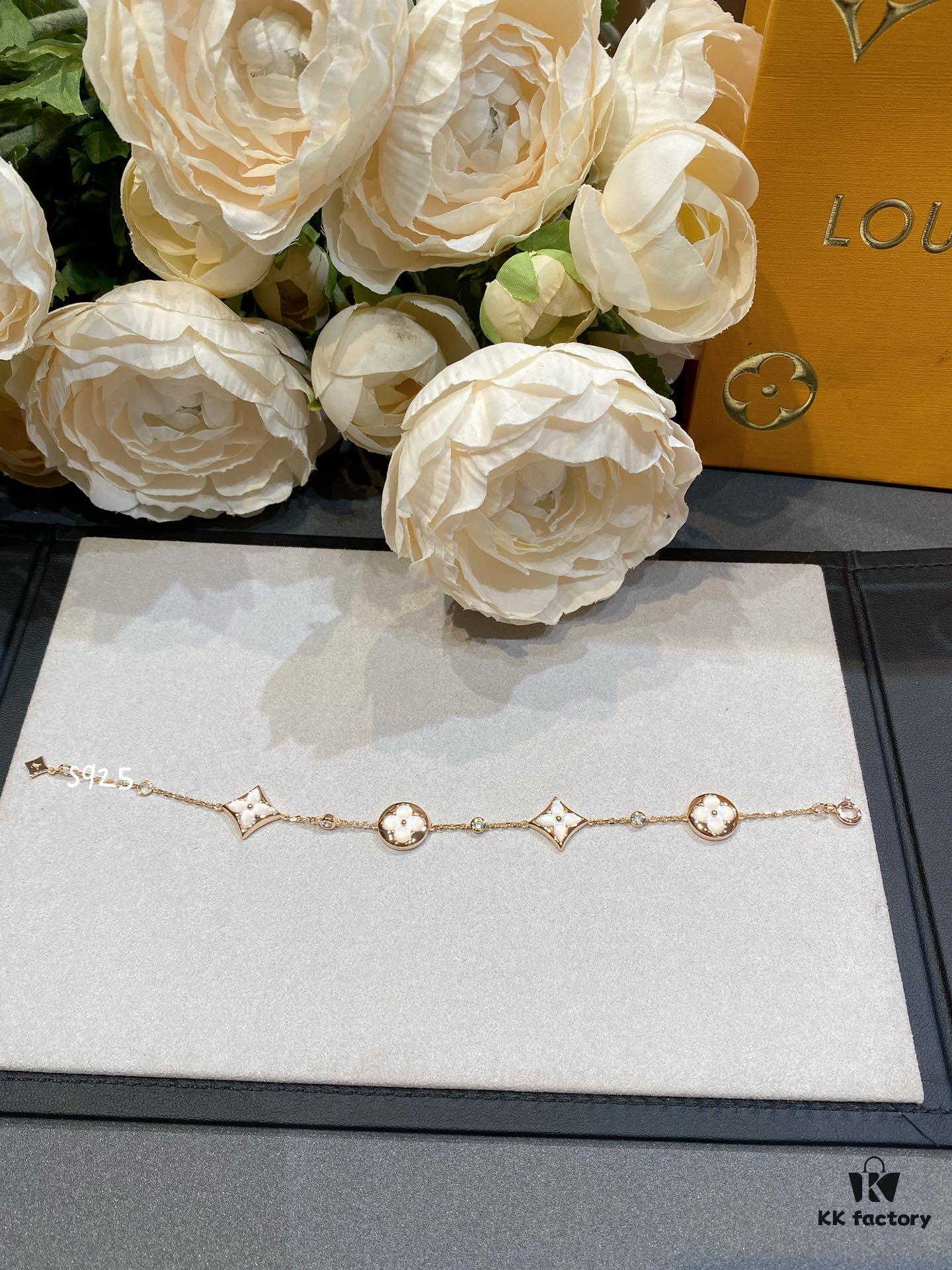 New Arrival, Classic LV Monogram Four-Flower Bracelet