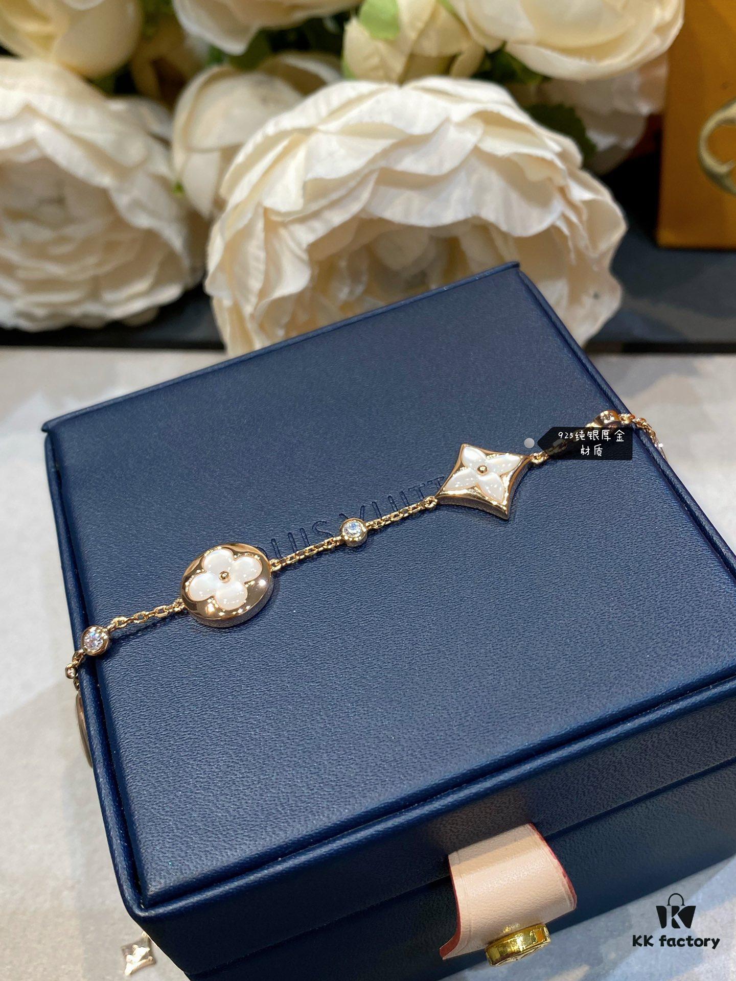 New Arrival, Classic LV Monogram Four-Flower Bracelet