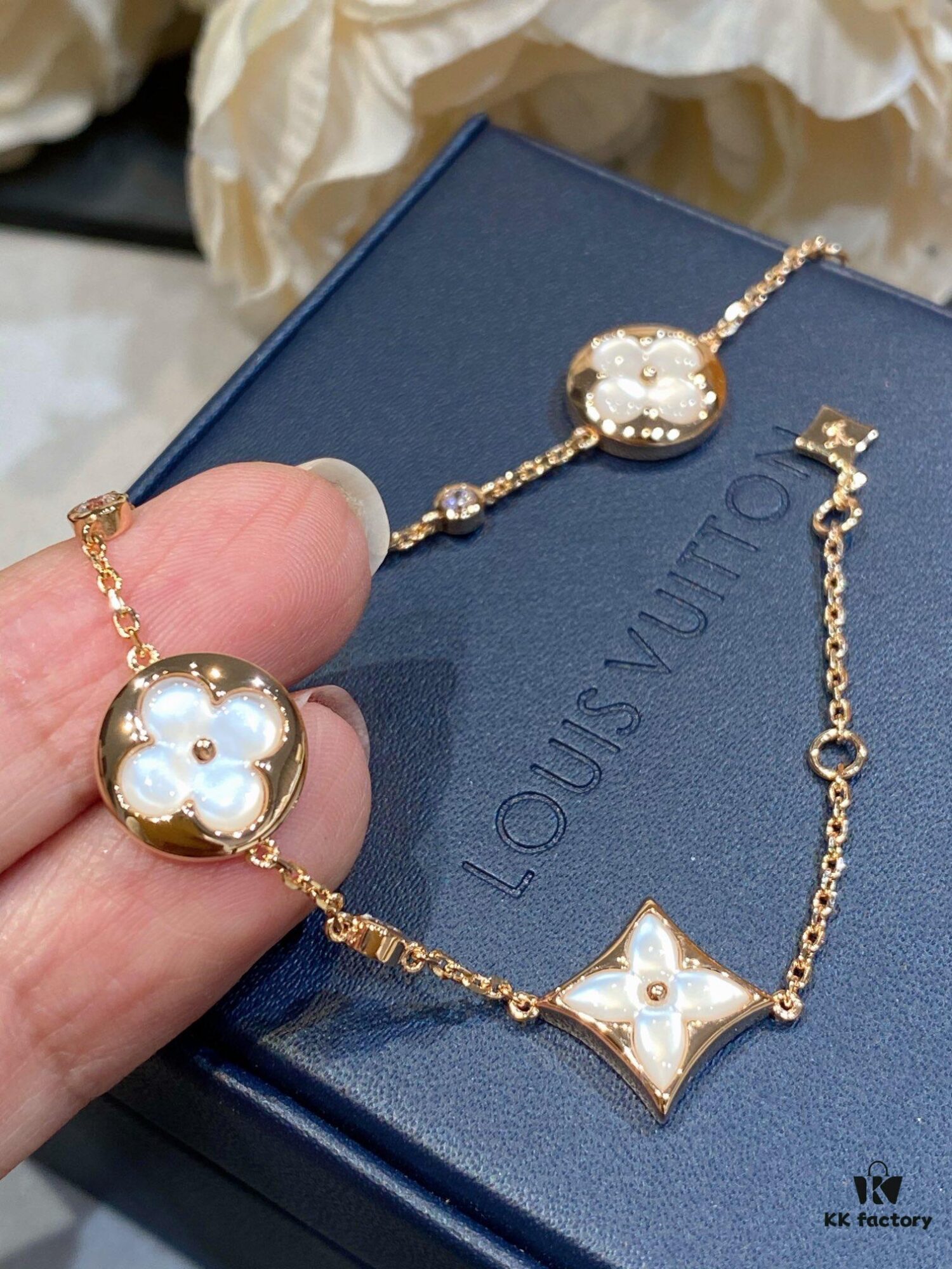 New Arrival, Classic LV Monogram Four-Flower Bracelet