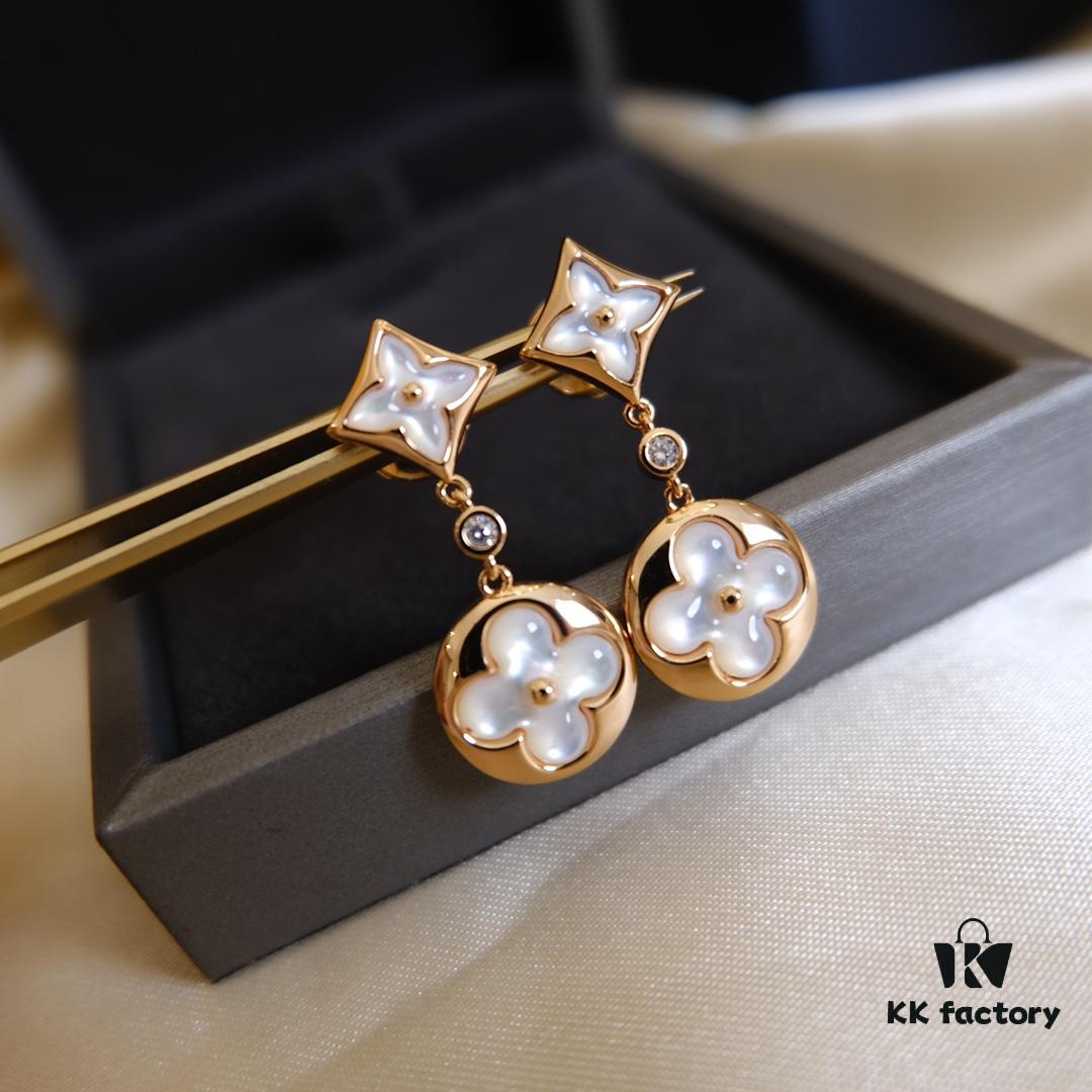 Our Design - Donkey House Rhombus Round White Mother of Pearl Stud Earrings