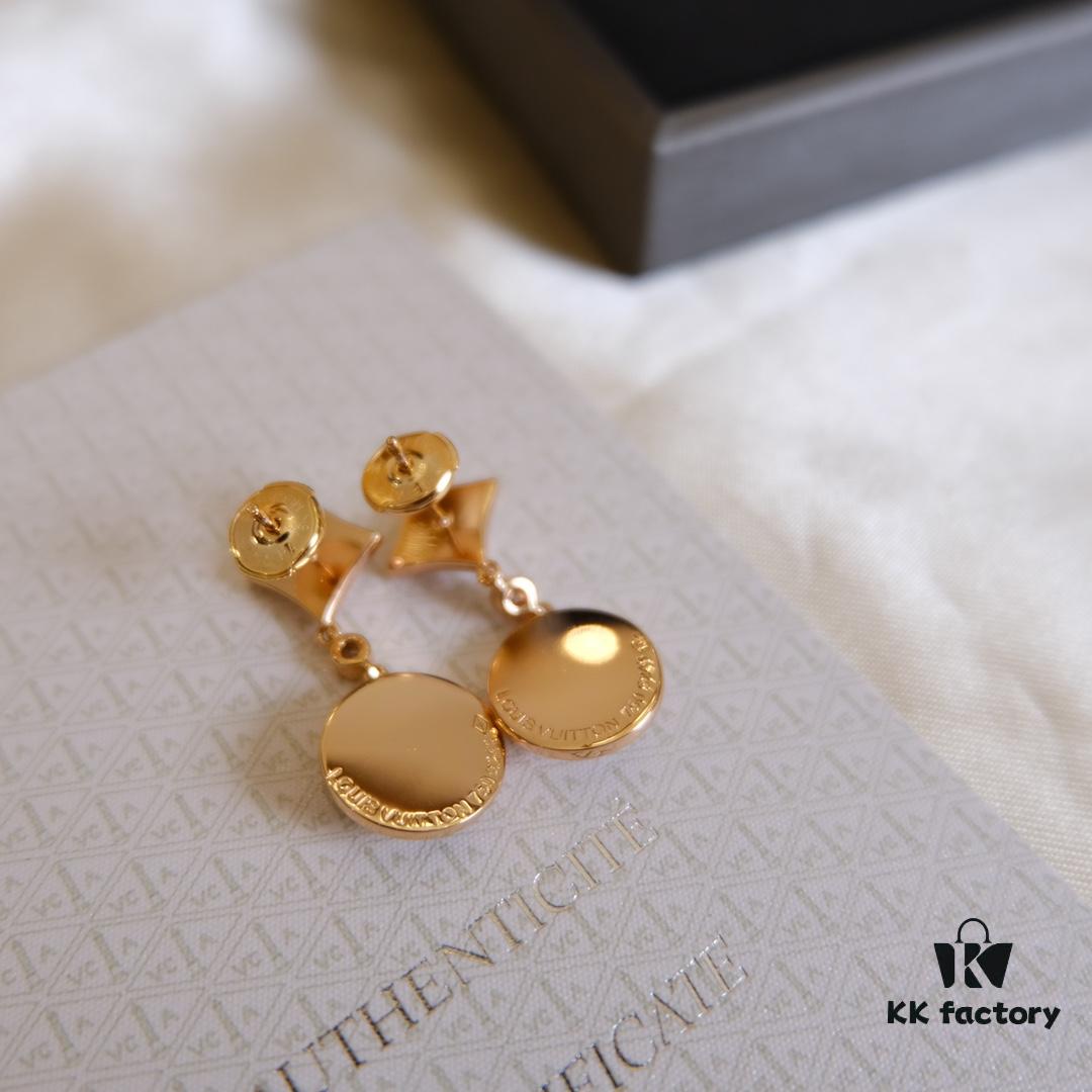 Our Design - Donkey House Rhombus Round White Mother of Pearl Stud Earrings