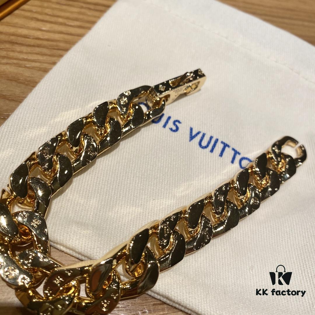 LV Gold Bracelet 🔥 Featuring Multiple Craftsmanship Techniques, the Rarest Release – Stunning on Wrist ✨✨ M68259 Chain Links Patches