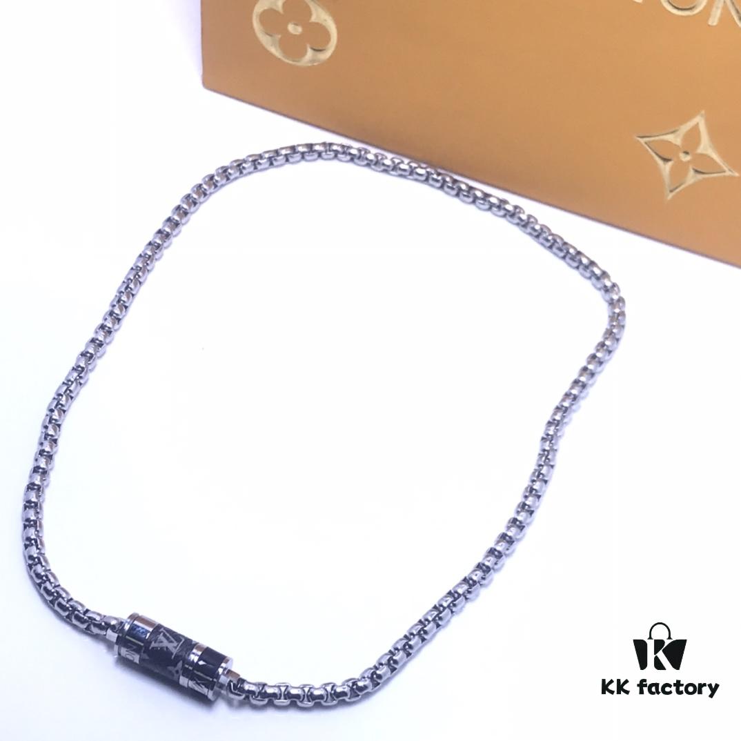 LV Necklace New Style Perfume Bottle Pendant Necklace, Can Be Worn as a Bracelet, Length: 50cm, 55cm