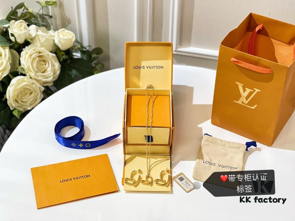 ❗️Qixi Limited Edition❗️ Louis Vuitton LV Letter Heart ❤ Necklace and Earrings