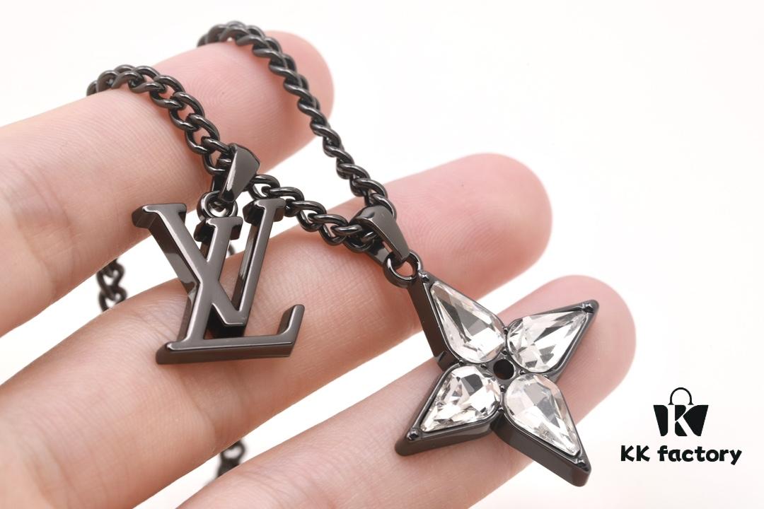 New Arrival Louis Vuitton Flower Cut Necklace