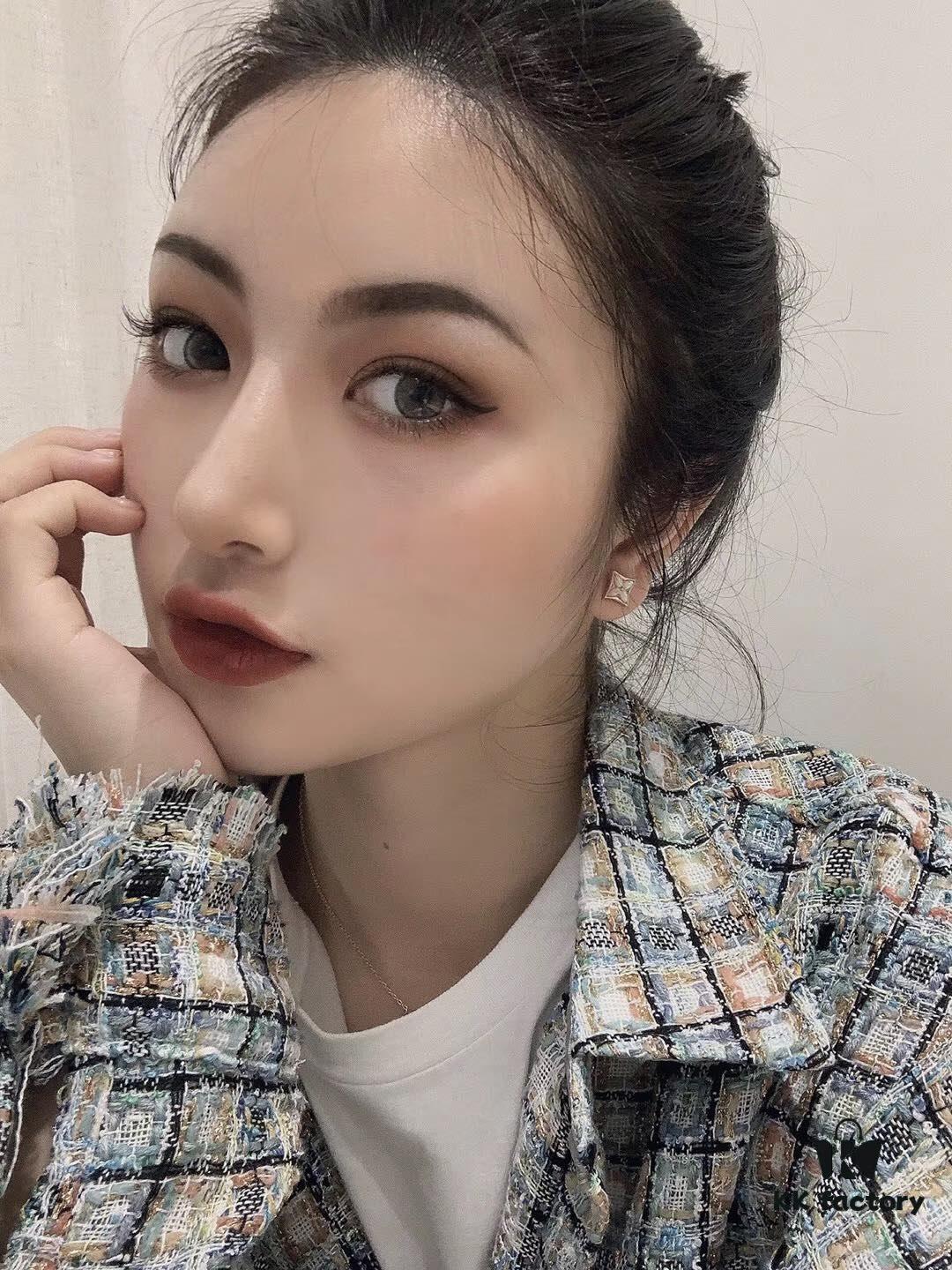 LV Elegant and Sophisticated Design with White Mother-of-Pearl Accents