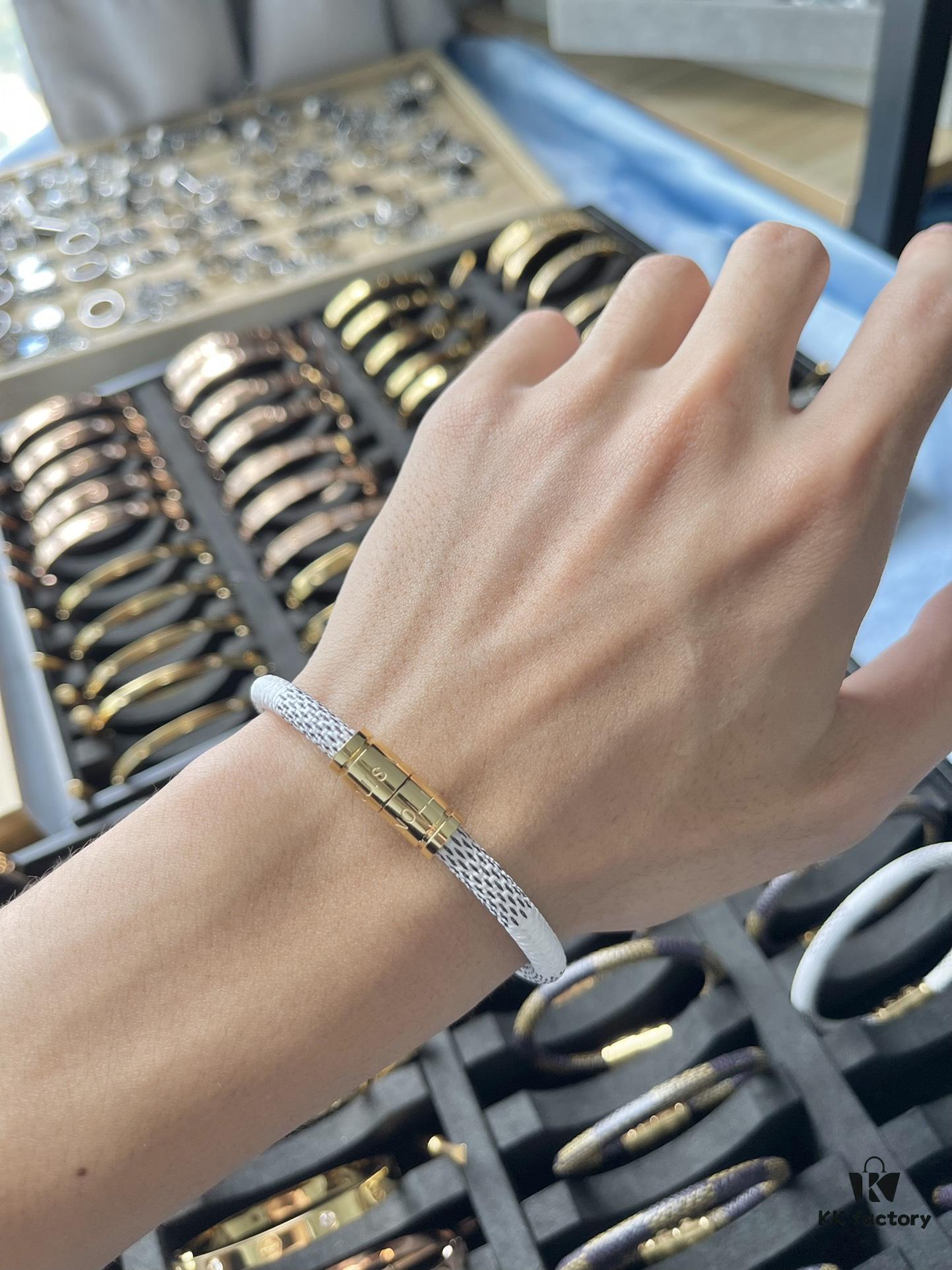 LV Magnétique White Bracelet