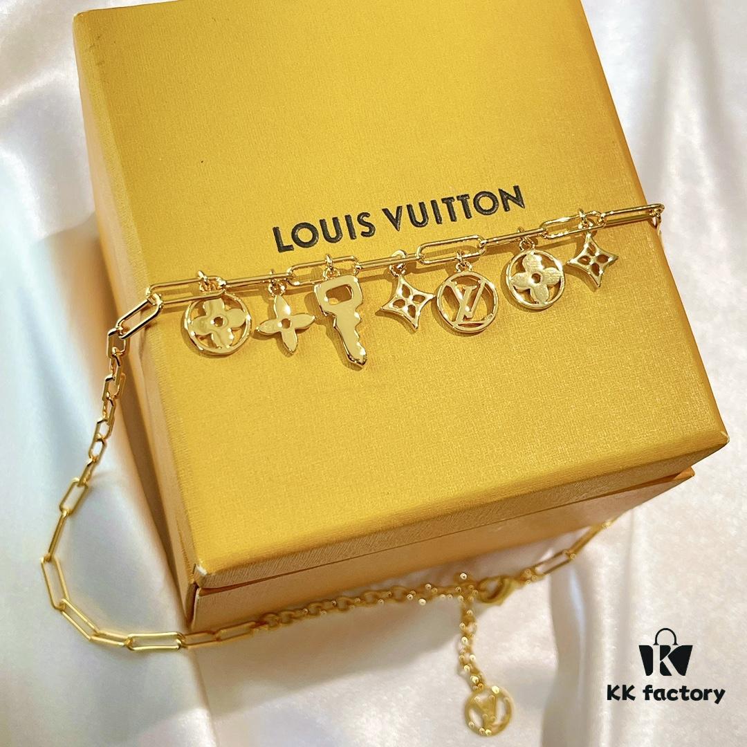 👑LV Louis Vuitton Fall/Winter 2021 Fashion Chunky Chain Multi-Floral Necklace, New Arrival, Stylish Combination with LV Signature Elements, Official Website Selected Design Featuring Brilliant Faceted Craftsmanship for a Lustrous, Eye-Catching Shine from Every Angle, Elegant and Highly Recognizable with Minimalist Design