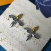 Lousiette Stud Earrings Subtly Presenting the Quiet Bloom of Monogram Flowers