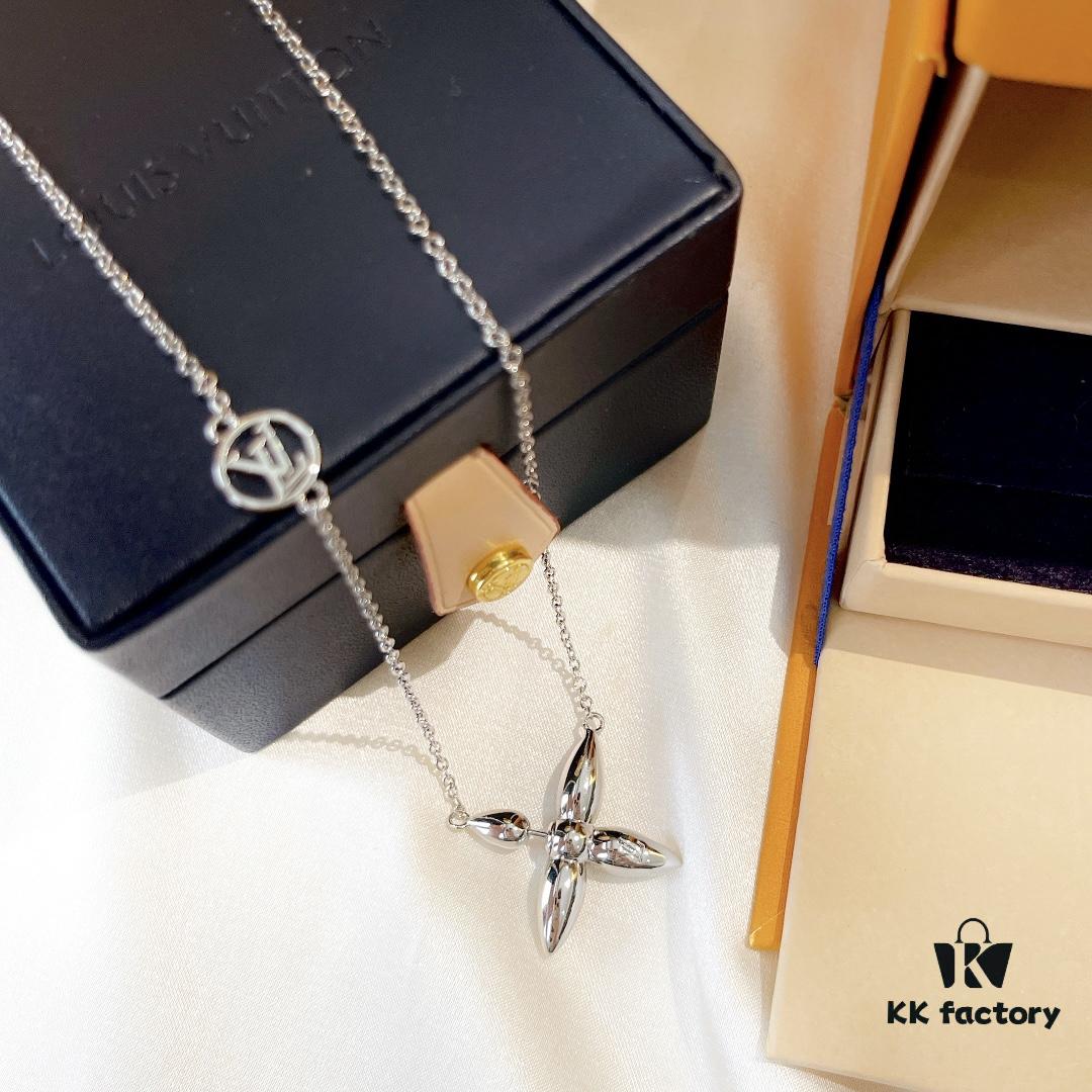 LV Louis Vuitton 2021 Bestseller ZP Out of Stock Smooth Flawless Series Pea Cross Necklace Vintage Super Stylish Look