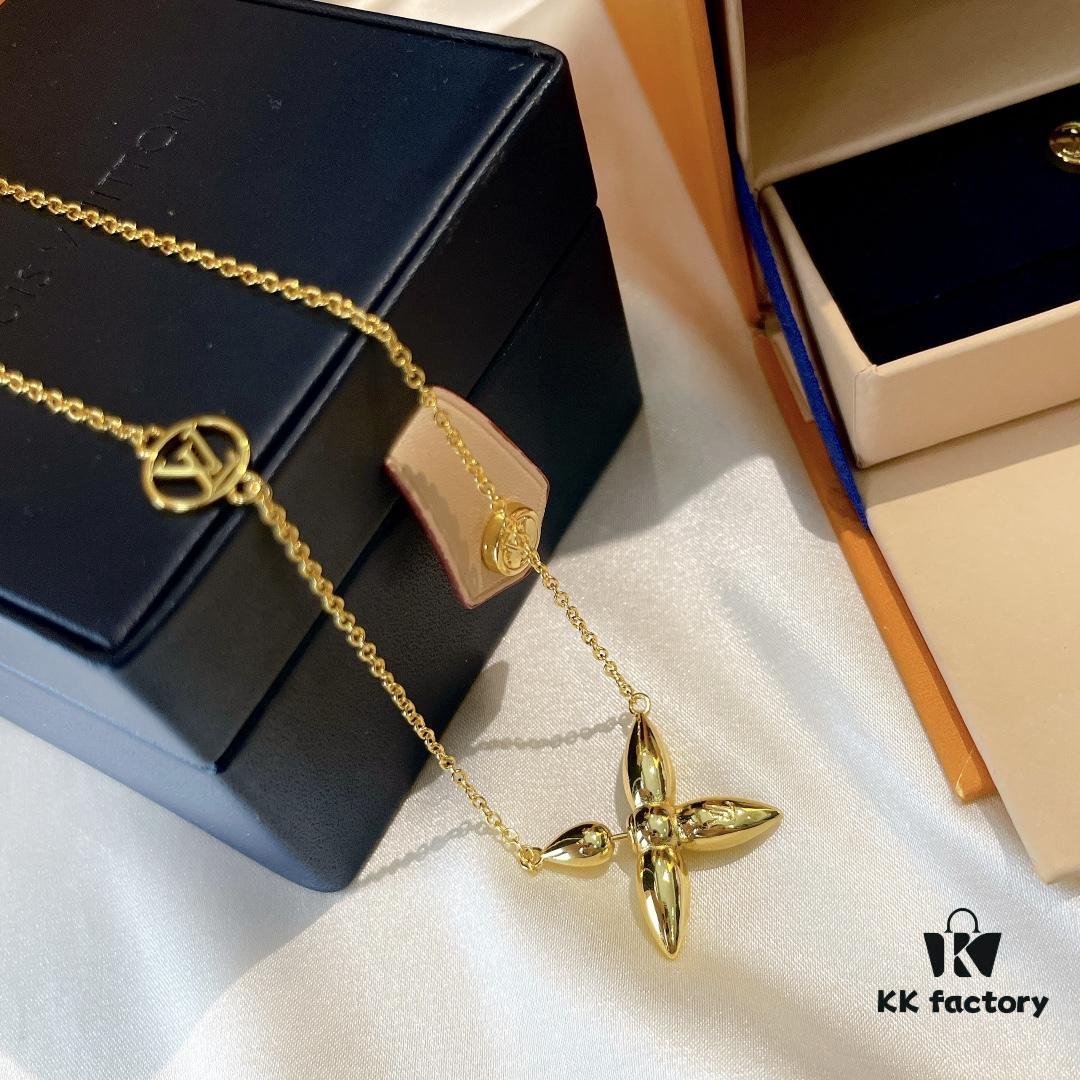LV Louis Vuitton 2021 Bestseller ZP Out of Stock Smooth Flawless Series Pea Cross Necklace Vintage Super Stylish Look