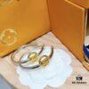 LV 2022 New Arrival Gold and Silver Dual-Tone Crescent Hook Earrings Louis Vuitton Luxury Custom Thick Gold Plating One-to-One Craftsmanship