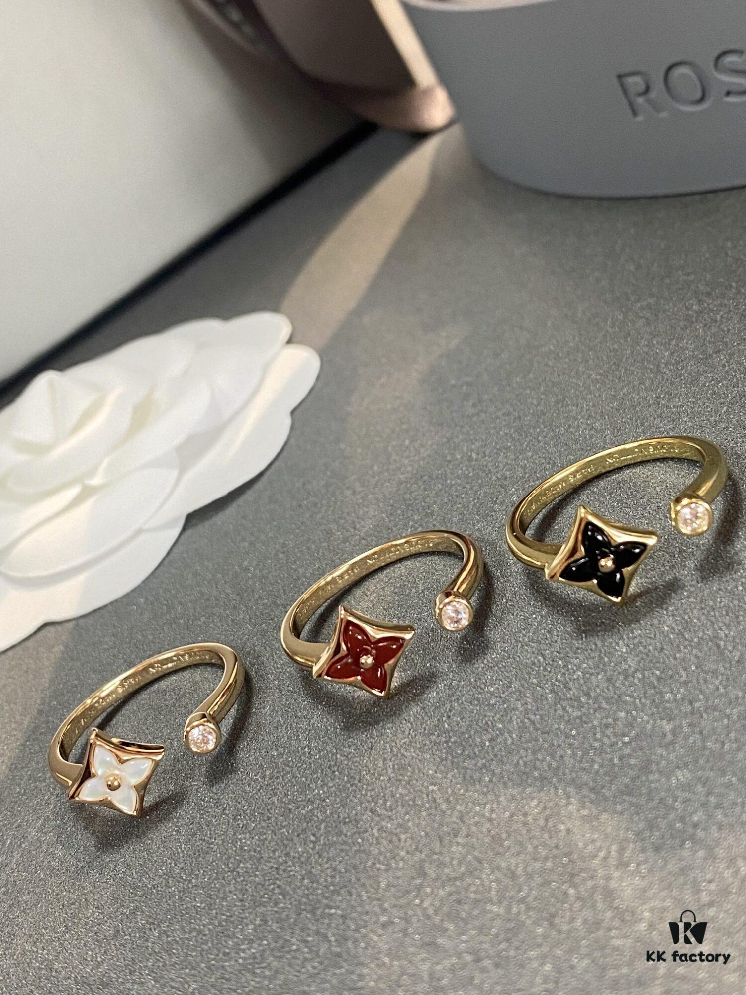 New Arrival Louis Vuitton LV Mother-of-Pearl Clover Double Flower Ring Set, Minimalist and Elegant Style, Classic Versatile Jewelry, Premium German-Imported V Gold Plated with Thick Gold Coating, Default Rose Gold, Available in Yellow and White Gold