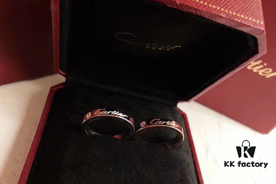 【Top-tier Purchasing】👑Cartier Single Diamond Letter Ring, Ultra-precise Craftsmanship, Exclusive Customization, Premium Wide Version, CNC Engraving, Selected German Imported S925 Sterling Silver with Thick Gold Plating, Available in Rose Gold and Platinum