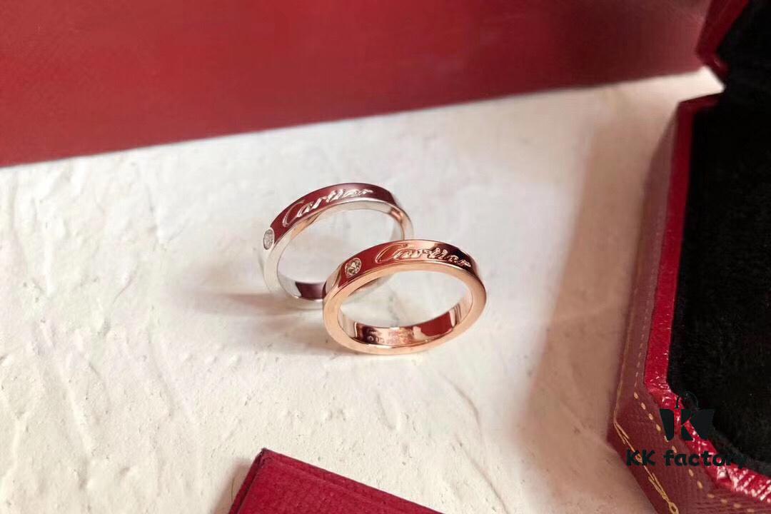 【Top-tier Purchasing】👑Cartier Single Diamond Letter Ring, Ultra-precise Craftsmanship, Exclusive Customization, Premium Wide Version, CNC Engraving, Selected German Imported S925 Sterling Silver with Thick Gold Plating, Available in Rose Gold and Platinum