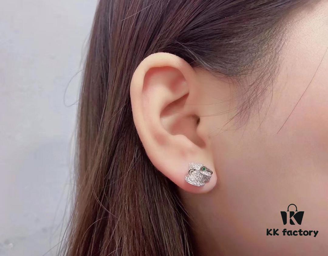 Cartier Luxury Panther Head Stud Earrings, Clip-on Design, Elegant and Noble, Classic Aristocratic Style, Fully Paved with AAAA Sparkling Cubic Zirconia, 18K Gold Plated Finish