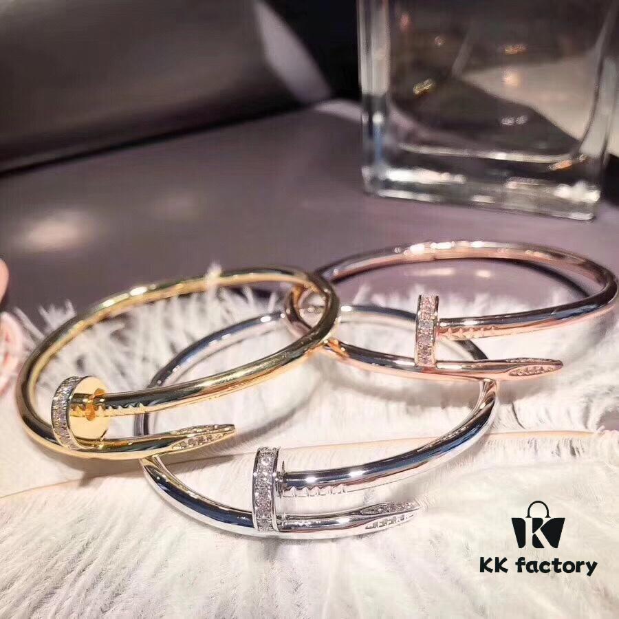 Cartier Cartier Nails Bracelet, Simple and Individual, Without Excessive Decoration, With the Iconic Nail Design That Expresses Confidence and Independent Spirit, Highlighting Personal Uniqueness! Distinctive Lines Combine Modernity and Bold Creativity! The Rose Gold Color Is Very Versatile and Can Be Paired with Other Bracelets or Bangles for a Stylish and Capable Look!