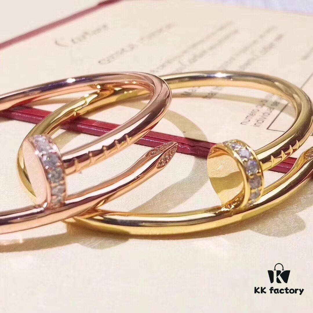 Cartier Cartier Nails Bracelet, Simple and Individual, Without Excessive Decoration, With the Iconic Nail Design That Expresses Confidence and Independent Spirit, Highlighting Personal Uniqueness! Distinctive Lines Combine Modernity and Bold Creativity! The Rose Gold Color Is Very Versatile and Can Be Paired with Other Bracelets or Bangles for a Stylish and Capable Look!