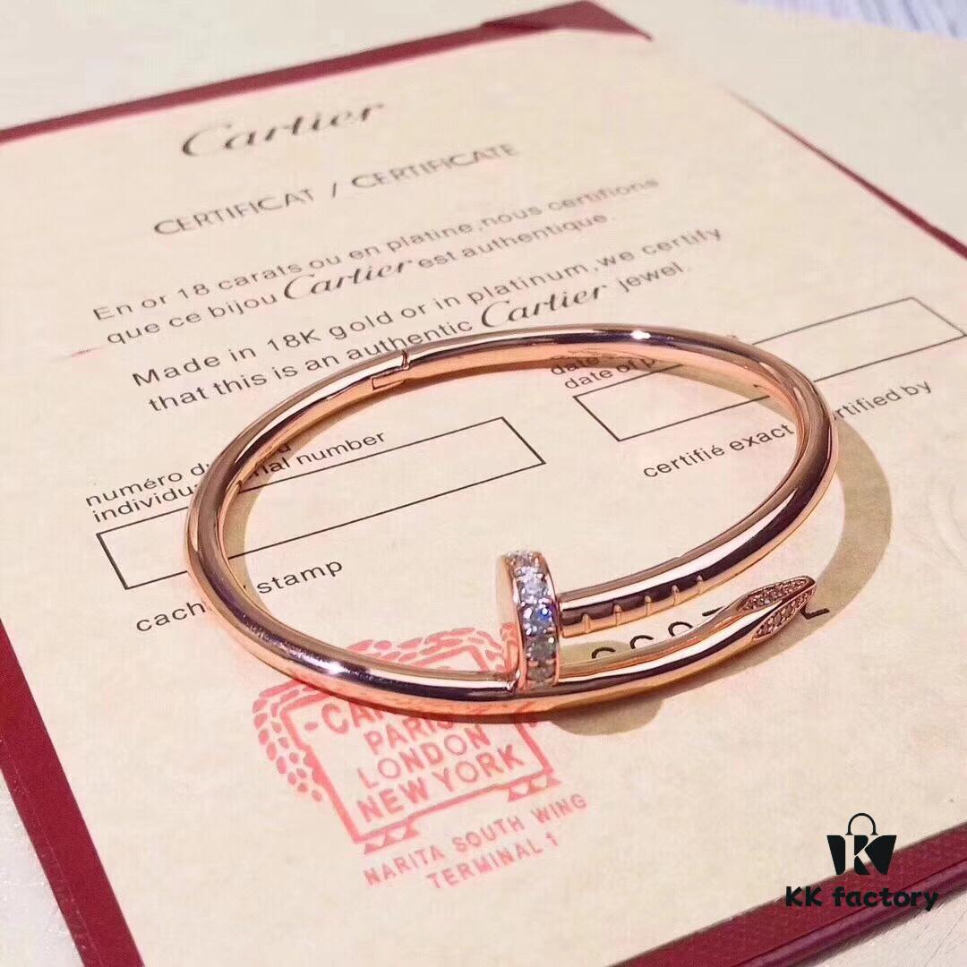 Cartier Cartier Nails Bracelet, Simple and Individual, Without Excessive Decoration, With the Iconic Nail Design That Expresses Confidence and Independent Spirit, Highlighting Personal Uniqueness! Distinctive Lines Combine Modernity and Bold Creativity! The Rose Gold Color Is Very Versatile and Can Be Paired with Other Bracelets or Bangles for a Stylish and Capable Look!